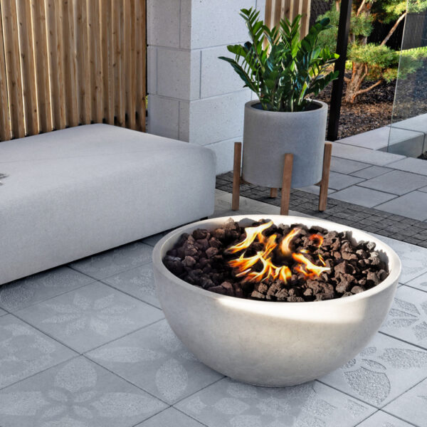 MAIN outdoor firepit Lumi Fire Pit foyer exterieur 2023 CA154 Flora